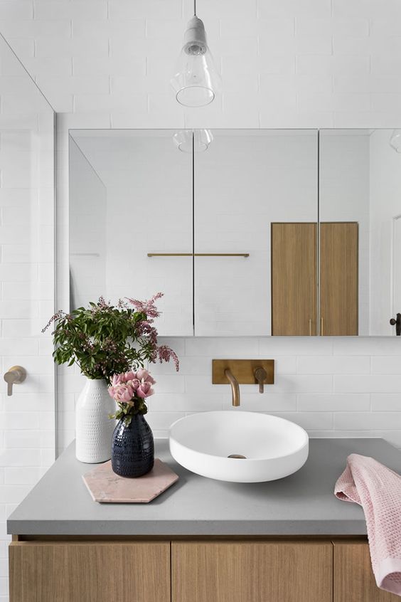 Lovely white and gray bathroom / Lindo baño blanco, gris y azul / Casa Haus Deco